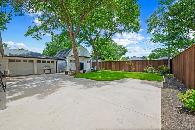 2129 Goerte Drive, Grand Prairie, TX 75051