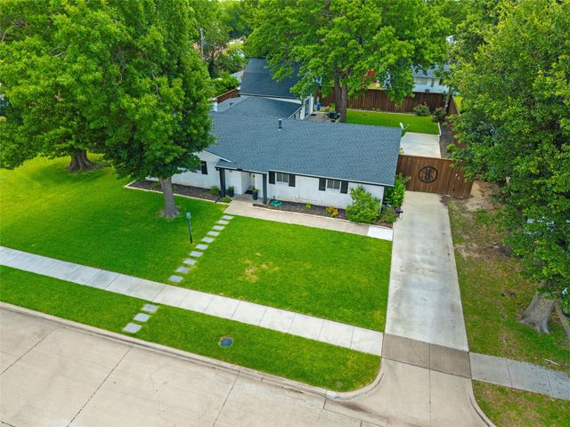 2129 Goerte Drive, Grand Prairie, TX 75051