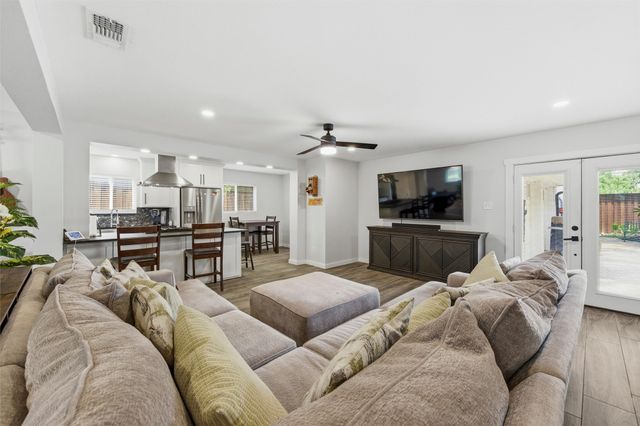 2129 Goerte Drive, Grand Prairie, TX 75051