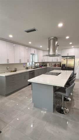 5421 NW 84th Ave, Lauderhill, FL 33351