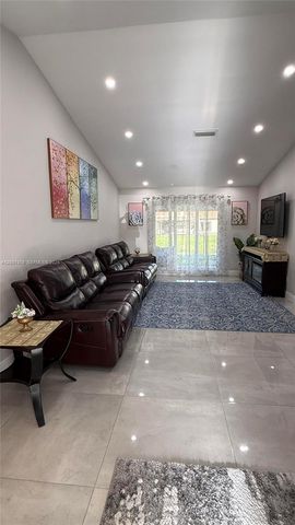 5421 NW 84th Ave, Lauderhill, FL 33351