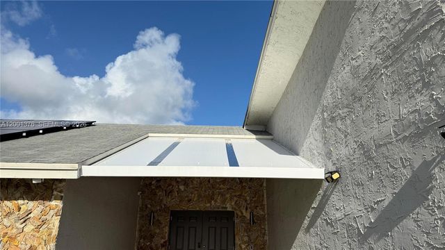 5421 NW 84th Ave, Lauderhill, FL 33351