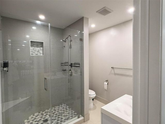 5421 NW 84th Ave, Lauderhill, FL 33351