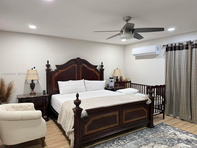 5421 NW 84th Ave, Lauderhill, FL 33351