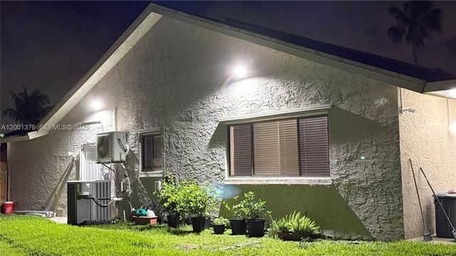 5421 NW 84th Ave, Lauderhill, FL 33351