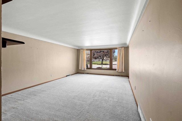 1833 BOND STREET, Green Bay, WI 54303
