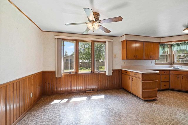 1833 BOND STREET, Green Bay, WI 54303