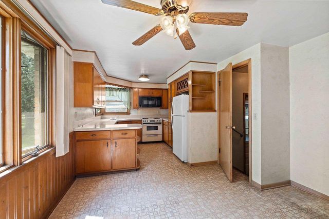 1833 BOND STREET, Green Bay, WI 54303