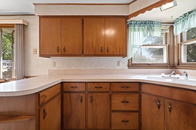 1833 BOND STREET, Green Bay, WI 54303