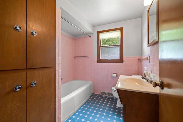 1833 BOND STREET, Green Bay, WI 54303