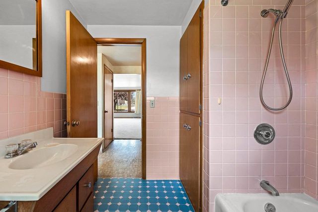 1833 BOND STREET, Green Bay, WI 54303