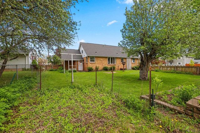 1833 BOND STREET, Green Bay, WI 54303