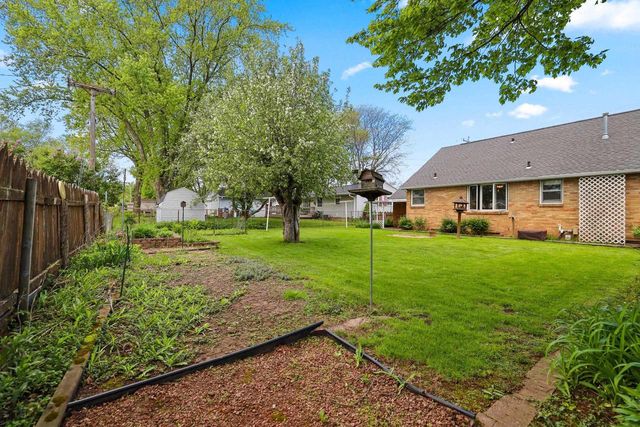 1833 BOND STREET, Green Bay, WI 54303