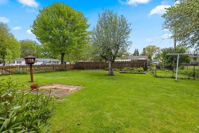 1833 BOND STREET, Green Bay, WI 54303