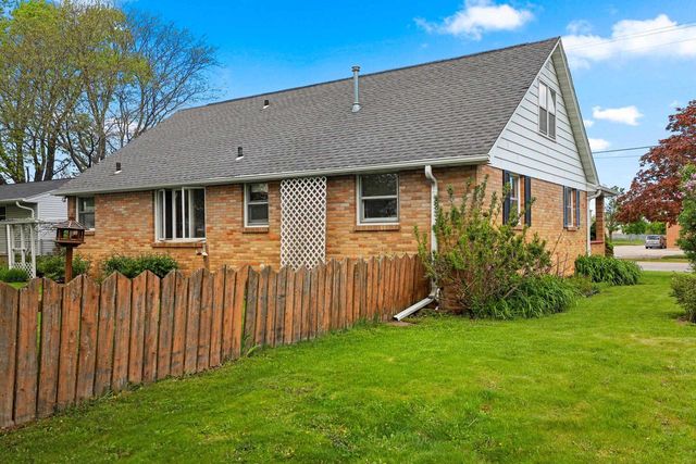 1833 BOND STREET, Green Bay, WI 54303
