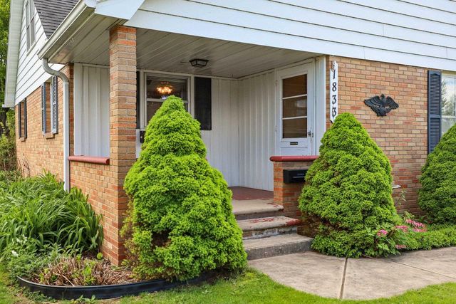 1833 BOND STREET, Green Bay, WI 54303