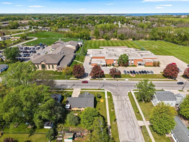 1833 BOND STREET, Green Bay, WI 54303
