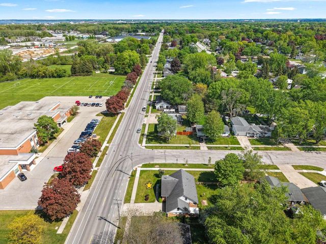 1833 BOND STREET, Green Bay, WI 54303