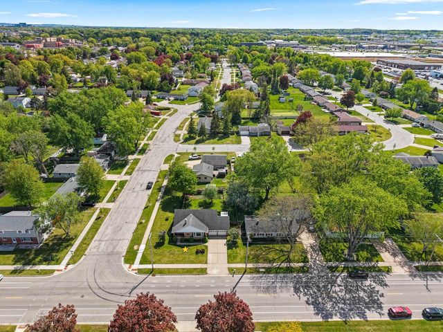 1833 BOND STREET, Green Bay, WI 54303