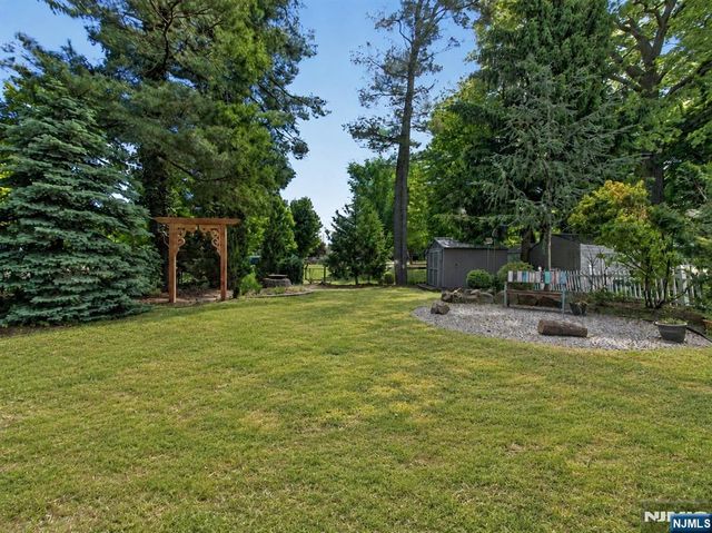 538 Coolidge Place, Paramus, NJ 07652