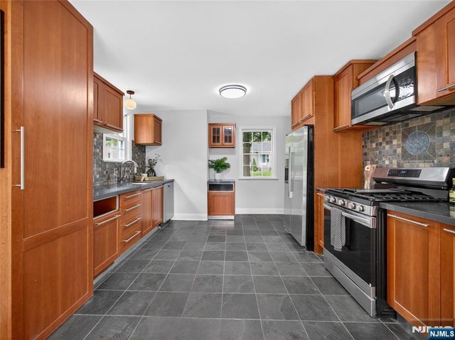 538 Coolidge Place, Paramus, NJ 07652