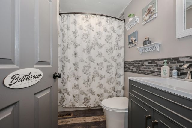 66 Preston St Apt 39, Hillsborough, NH 03244