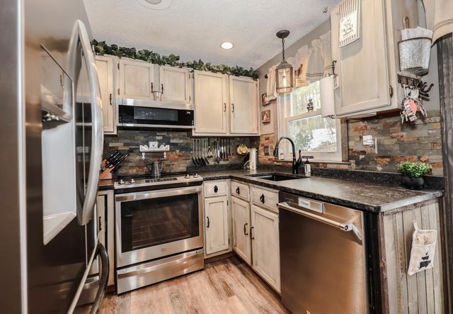 66 Preston St Apt 39, Hillsborough, NH 03244