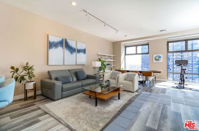 801 S Grand Avenue 1909, Los Angeles, CA 90017