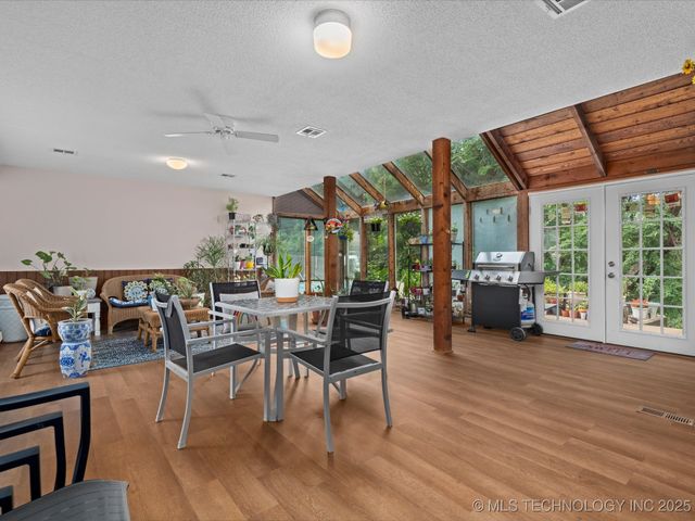 200 SE Quail Ridge Loop, Bartlesville, OK 74006