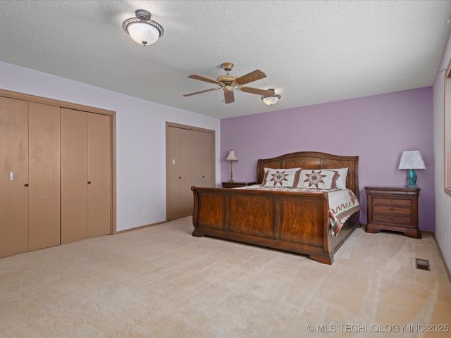 200 SE Quail Ridge Loop, Bartlesville, OK 74006