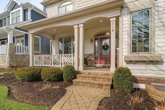 716 E Sunnyside Avenue, Libertyville, IL 60048