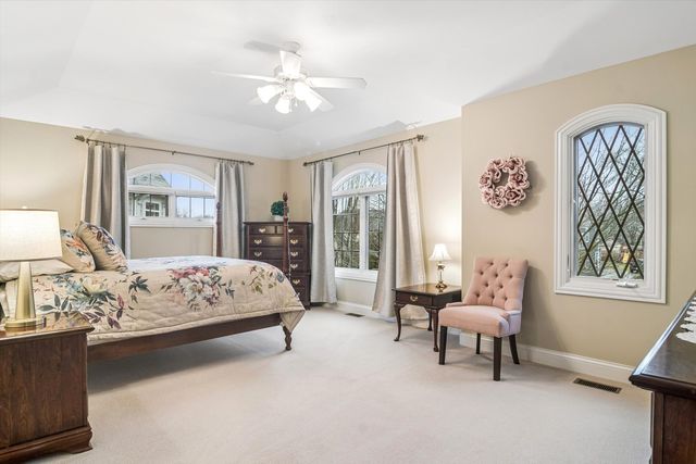 716 E Sunnyside Avenue, Libertyville, IL 60048