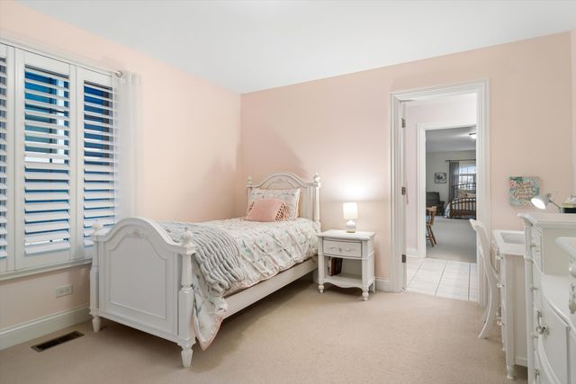 716 E Sunnyside Avenue, Libertyville, IL 60048