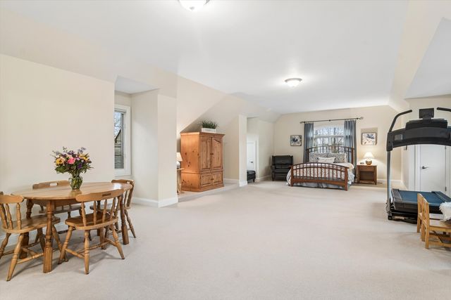 716 E Sunnyside Avenue, Libertyville, IL 60048