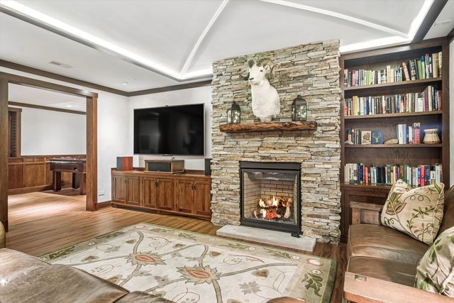 716 E Sunnyside Avenue, Libertyville, IL 60048
