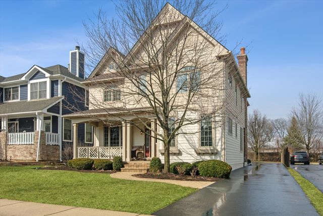 716 E Sunnyside Avenue, Libertyville, IL 60048