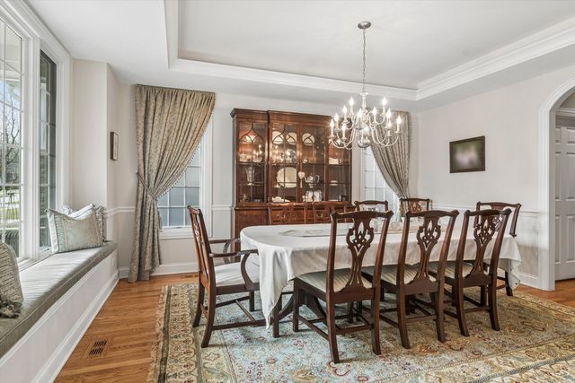 716 E Sunnyside Avenue, Libertyville, IL 60048