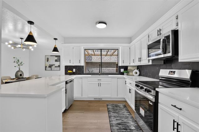9116 Lansbrook Lane, Oklahoma City, OK 73132