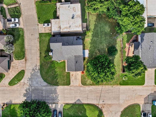 9116 Lansbrook Lane, Oklahoma City, OK 73132