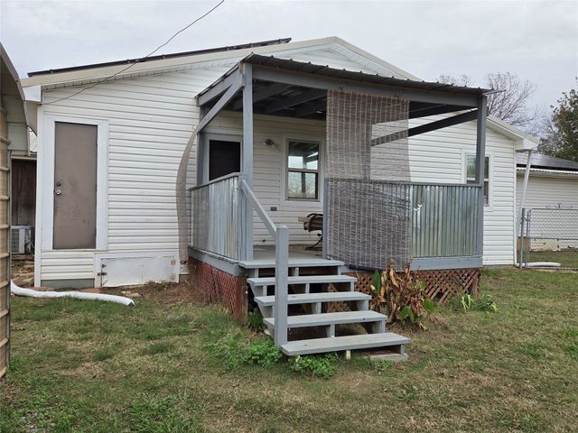 484 County Road 1206, Savoy, TX 75479