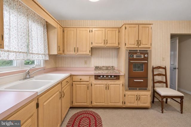 2400 NEWELL DR, Wilmington, DE 19808