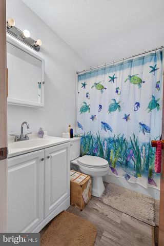 2400 NEWELL DR, Wilmington, DE 19808