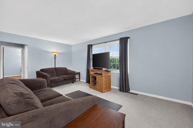 2400 NEWELL DR, Wilmington, DE 19808