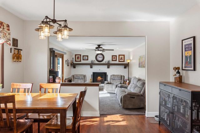 3560 S Loretta LANE, New Berlin, WI 53151