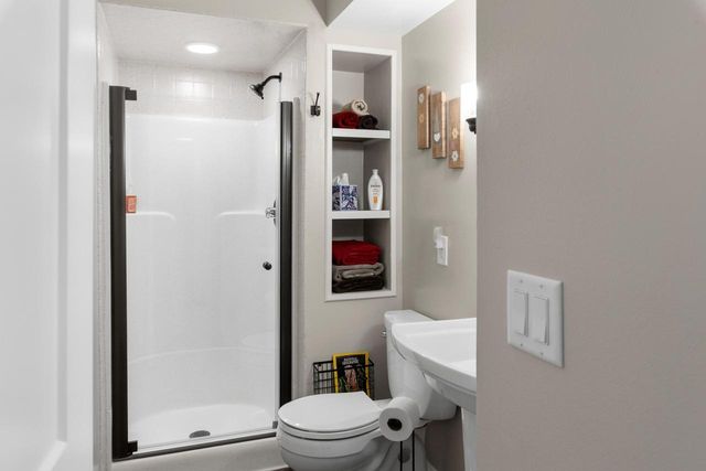 3560 S Loretta LANE, New Berlin, WI 53151