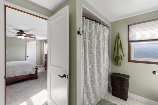 3560 S Loretta LANE, New Berlin, WI 53151