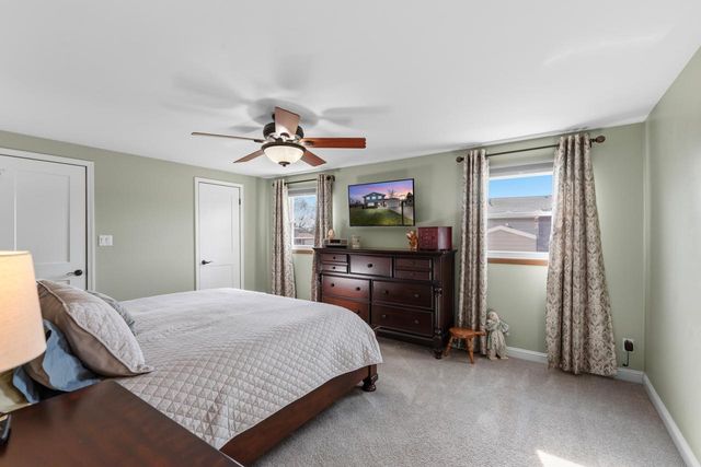 3560 S Loretta LANE, New Berlin, WI 53151