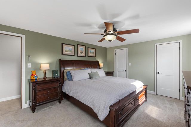 3560 S Loretta LANE, New Berlin, WI 53151