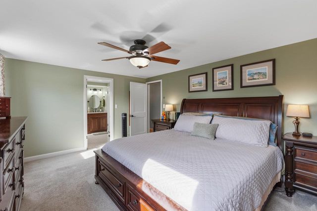 3560 S Loretta LANE, New Berlin, WI 53151