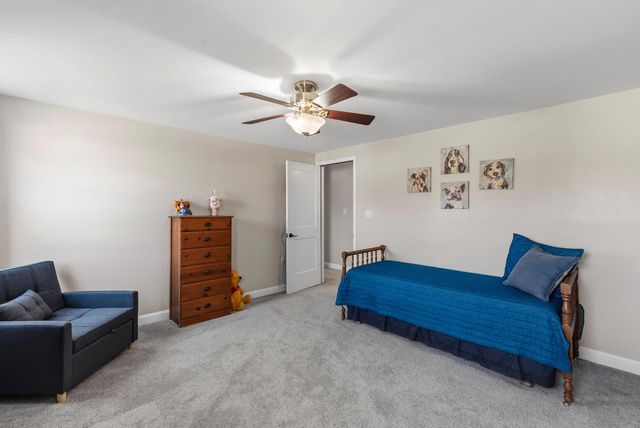 3560 S Loretta LANE, New Berlin, WI 53151